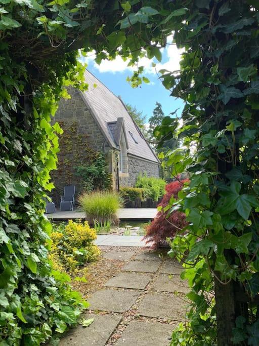 Old Schoolhouse, Galgorm Villa Bagian luar foto